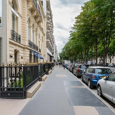 Апартаменты Elegant On Avenue Montaigne Париж